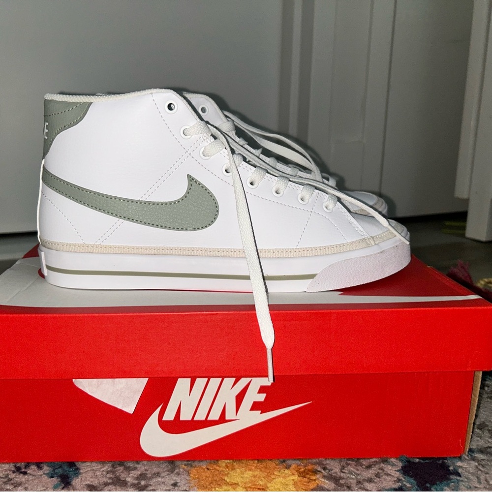 WOMEN'S NIKE COURT LEGACY MID NEXT NATURE SNEAKERS